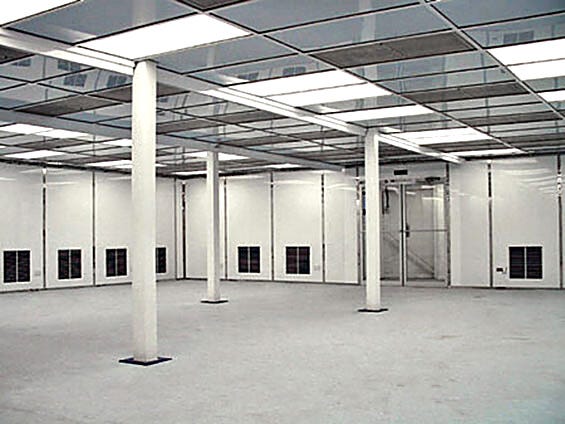 Insulated hardwall cleanroom with polypropylene wall panels. | 6601-19 displayed