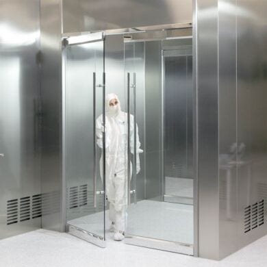 Frameless all-glass cleanroom doors minimize crevices where particles and germs can collect; suitable for labs or cleanrooms with strict cleaning protocols  |  
