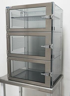 Adjust-a-shelf SDPVC three-chamber desiccator cabinet, one shelf, without flowmeter  |  3950-14D displayed