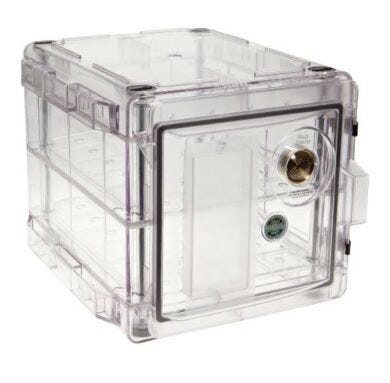 A Clear Copolyester Bel-Art Secador 2.0 Desiccator blocks 99% of UV light from penetrating the interior of the desiccator.  |  3618-54 displayed