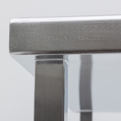 Fully encapsulated, ISO 5 table top eliminates crevices and gaps that may harbor contaminants  |  