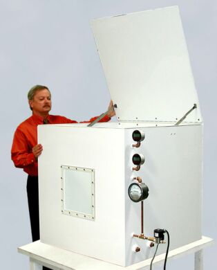 Ideal for degassing samples and materials, and transporting items sensitive to moisture or particles  |  1590-68 displayed