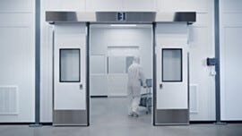 The Rite-Hite ISO-Clean® glider door helps shield against contamination, preserving sterile environments | 1999-15 displayed