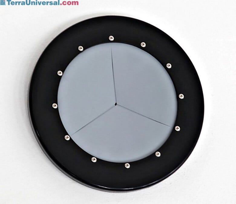 The self-closing Iris Port Adapter attaches to Terra's 10