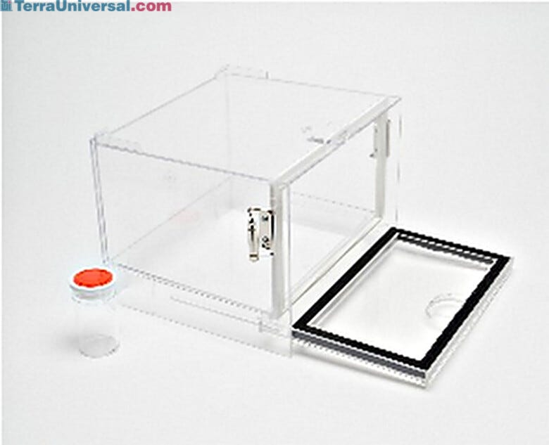 Small-footprint unit preserves precious benchtop space (accessories not included)  |  1539-59 displayed