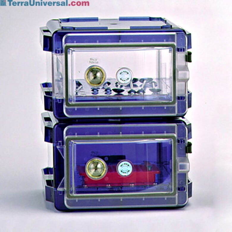 Portable and stackable Secador 1.0 plastic desiccators from Bel-Art feature a door-mounted hygrometer and side handles for easy lifting   |  1538-09 displayed