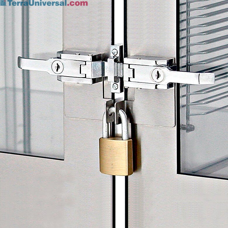 Increases security of desiccators equipped with Terra LiftLatch and accommodates most standard padlocks. | 1603-34 displayed