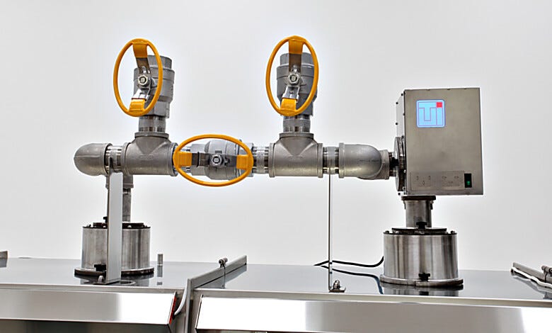 Easily change from isolation (sample protection) to containment (sample and lab protection) with the turn of a knob