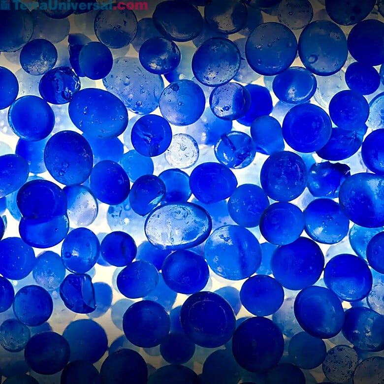 Silica gel fits inside DesiTray™ (order separately) | 1900-02 displayed