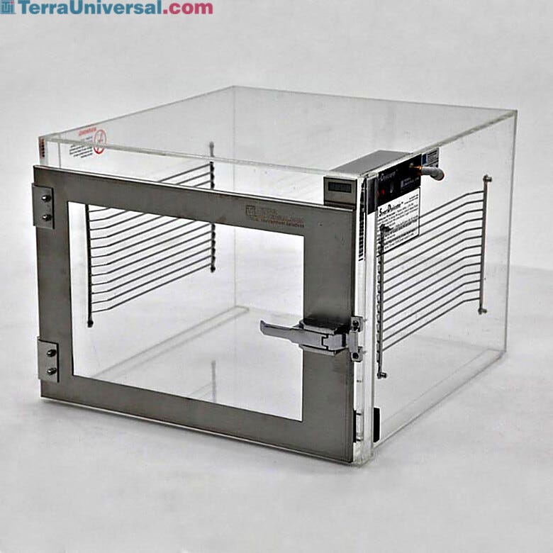 Smart nitrogen dry cabinet in acrylic with 1 chamber and automatic RH control.