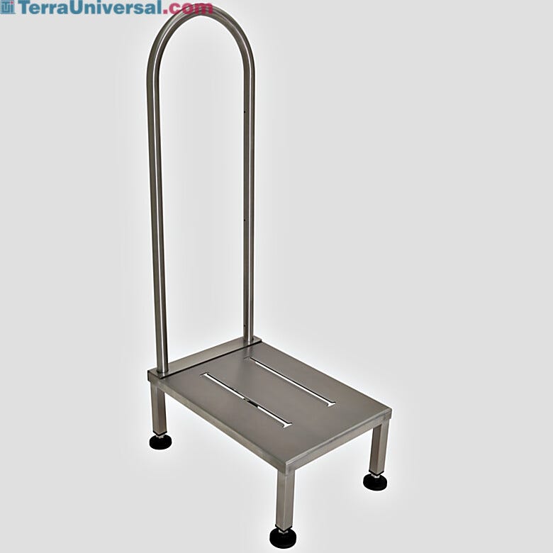 Easy to move step stool is ideal for increased elevation or hard-to-reach areas | 2805-78 displayed