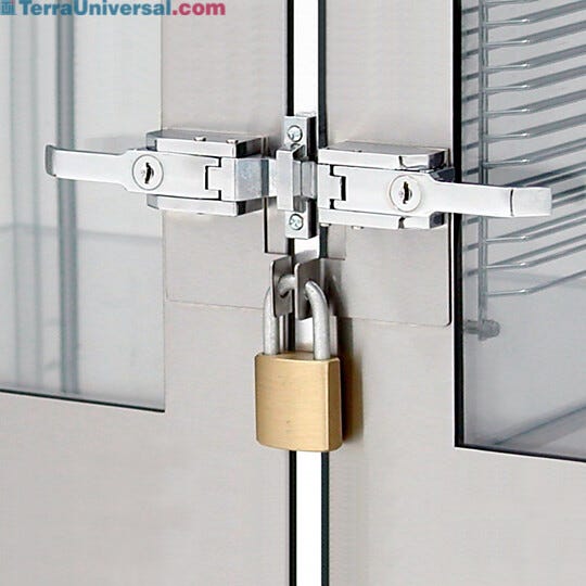 Increases security of desiccators equipped with Terra LiftLatch and accommodates most standard padlocks.  |  1603-34 displayed