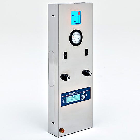 This control panel features integrated CleanWatch+® DualZone™ Environmental Monitoring for real-time particle counting and differential pressure measurement  |  6600-23A-CW displayed