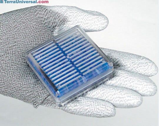 Contain indicating silica gel that turns from blue to pink as silica gel absorbs moisture. | 2010-75 displayed