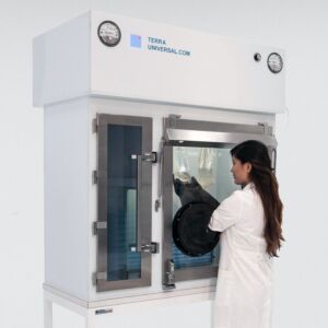 USP 797-compliant BioSafe® Compounding Aseptic Isolators maintain an ISO 5 environment through HEPA filtration of both chambers  |  2900-58B displayed