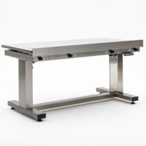 ISO 6 ErgoHeight® workstation isolates surface from intrinsic vibrations  |  3504-82B displayed