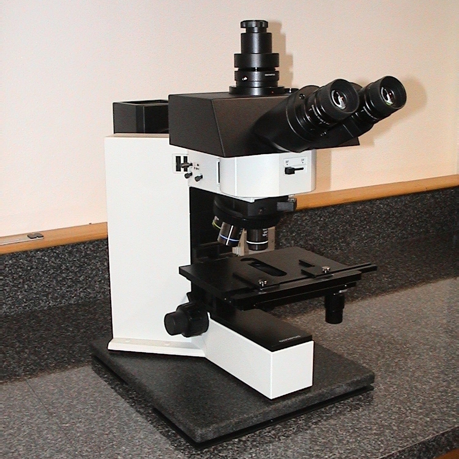 Vibration-Control Granite Platform With Microscope